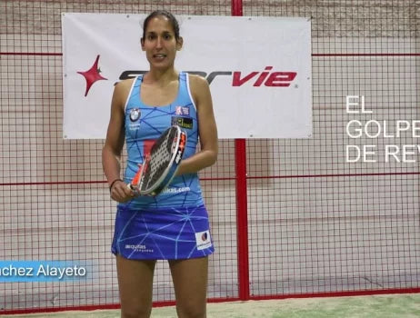 El golpe de revés en pádel por Mapi. S. Alayeto