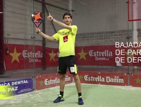 La bajada de pared de derecha en pádel por Matías Marina